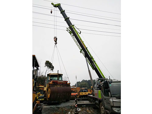 路橋公司雙鋼輪壓路機裝車